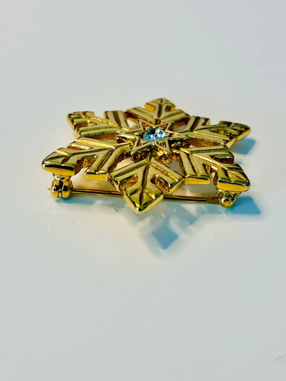 VTG Trifari Gold Snowflake Brooch with Clear Crystal Center Casual Everyday